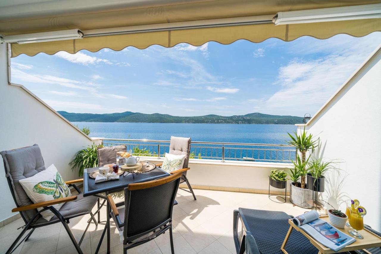 Apartments Ratac Lobrovic With Private Beach And Beautiful Sunset 斯拉诺 外观 照片