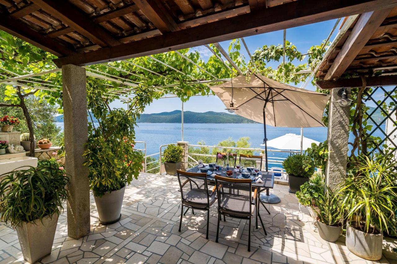 Apartments Ratac Lobrovic With Private Beach And Beautiful Sunset 斯拉诺 外观 照片