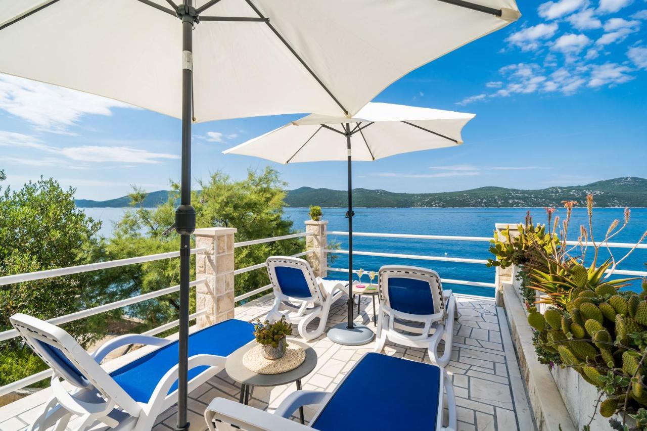 Apartments Ratac Lobrovic With Private Beach And Beautiful Sunset 斯拉诺 外观 照片