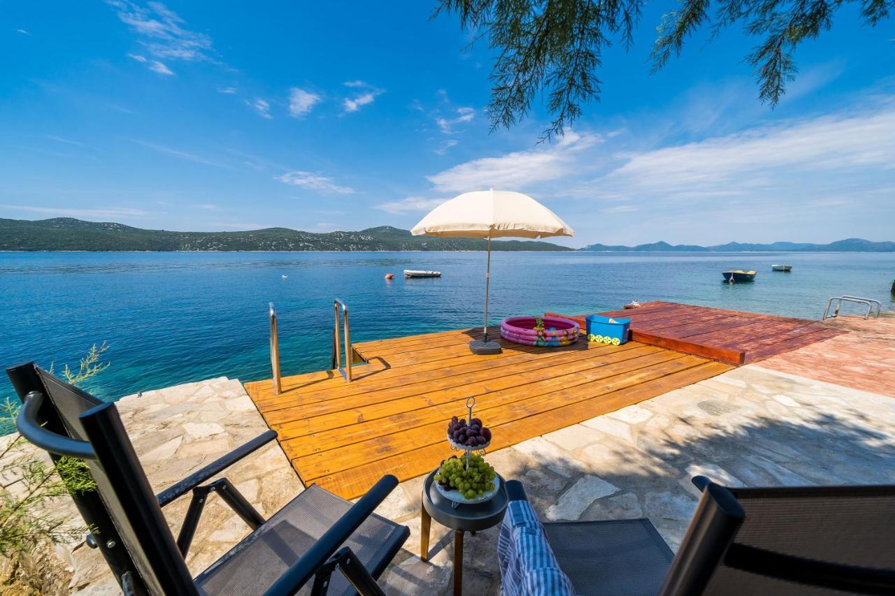 Apartments Ratac Lobrovic With Private Beach And Beautiful Sunset 斯拉诺 外观 照片
