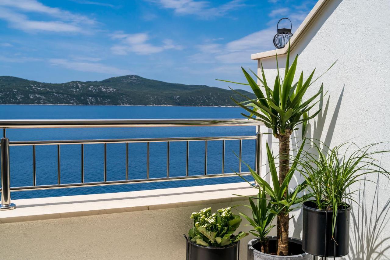 Apartments Ratac Lobrovic With Private Beach And Beautiful Sunset 斯拉诺 外观 照片