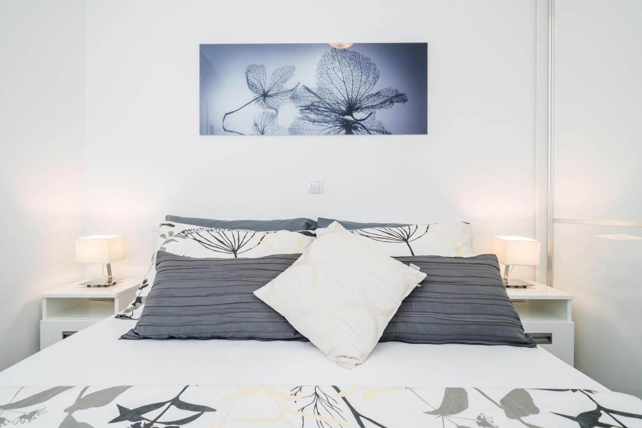 Apartments Ratac Lobrovic With Private Beach And Beautiful Sunset 斯拉诺 外观 照片