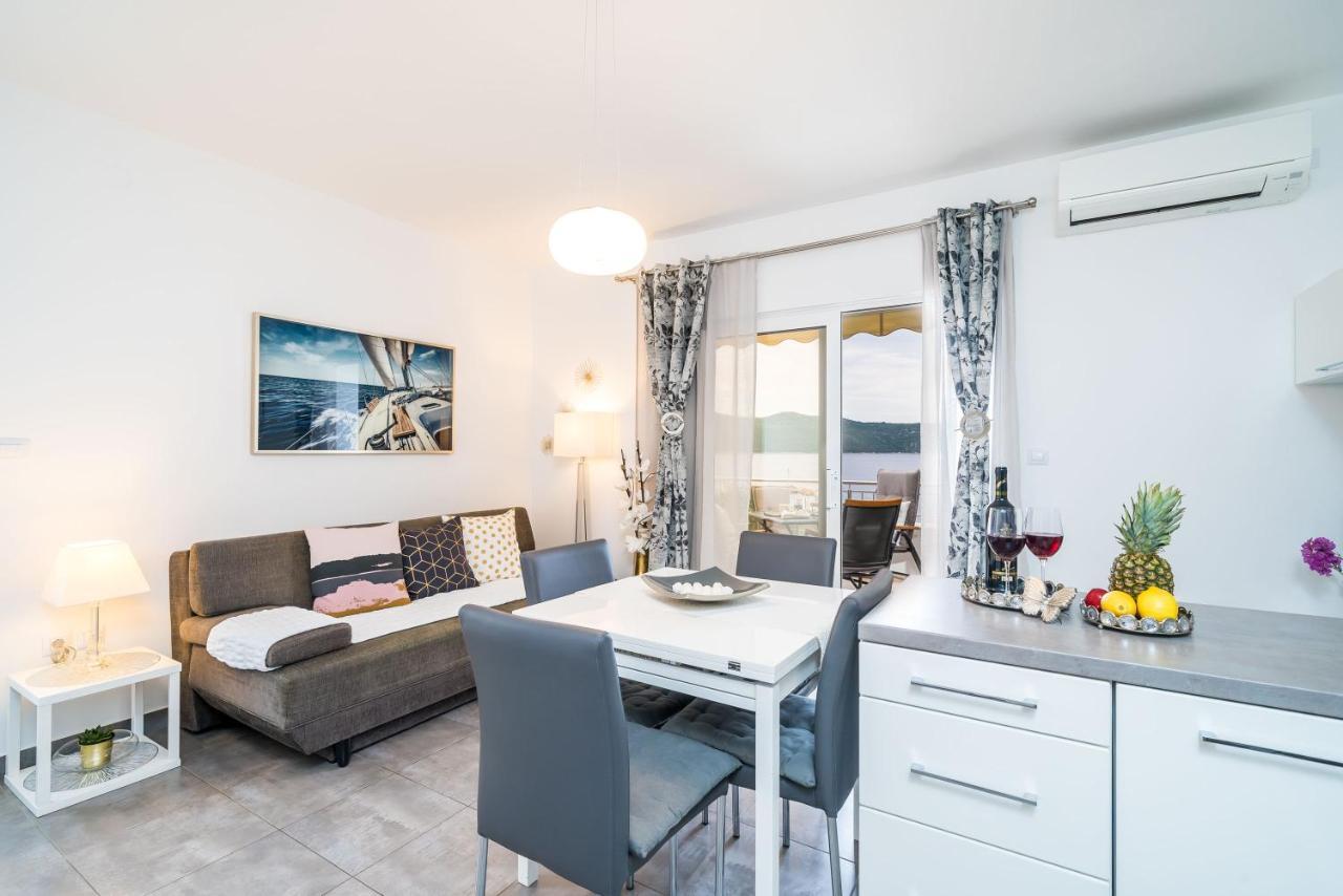 Apartments Ratac Lobrovic With Private Beach And Beautiful Sunset 斯拉诺 外观 照片