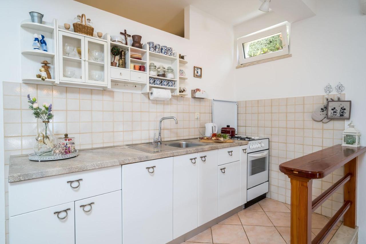 Apartments Ratac Lobrovic With Private Beach And Beautiful Sunset 斯拉诺 外观 照片