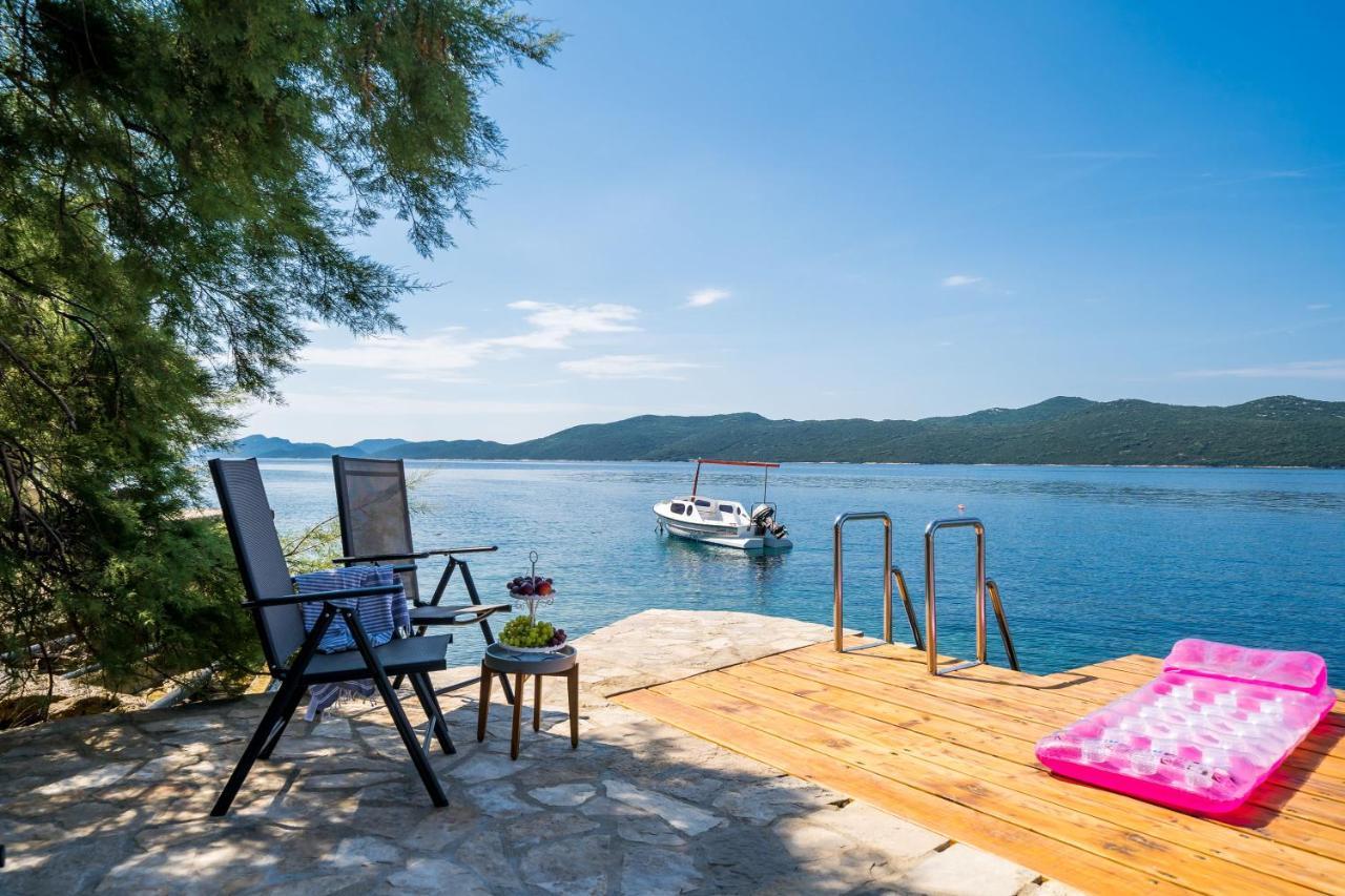 Apartments Ratac Lobrovic With Private Beach And Beautiful Sunset 斯拉诺 外观 照片