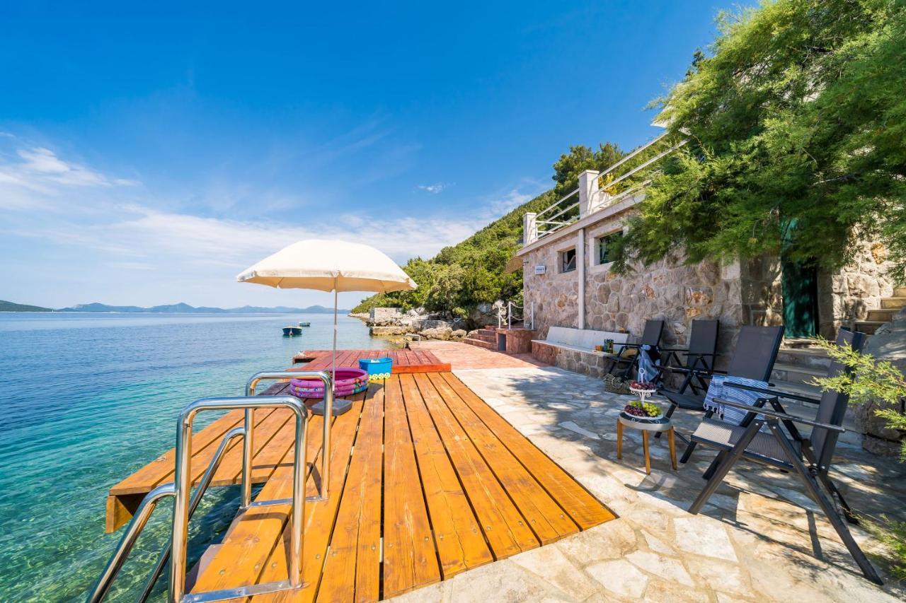 Apartments Ratac Lobrovic With Private Beach And Beautiful Sunset 斯拉诺 外观 照片