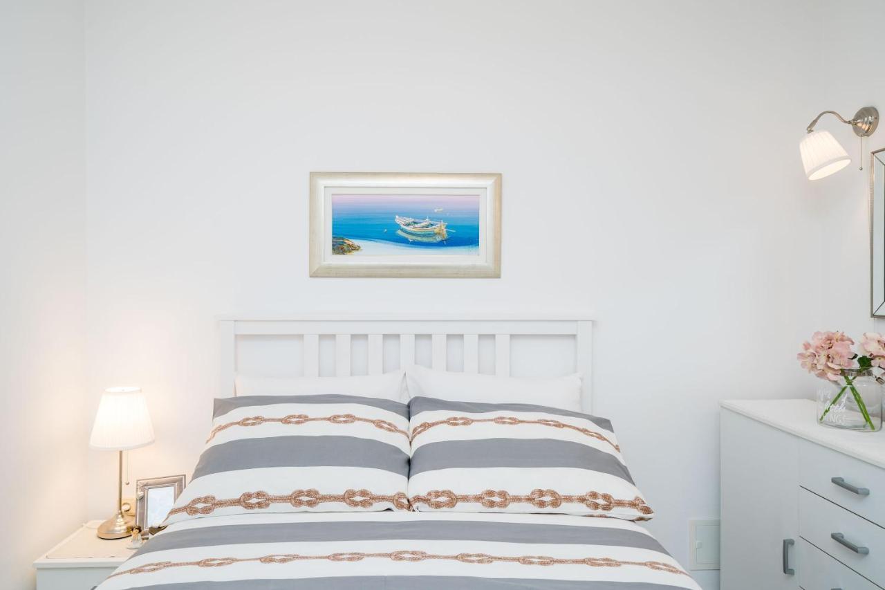Apartments Ratac Lobrovic With Private Beach And Beautiful Sunset 斯拉诺 外观 照片