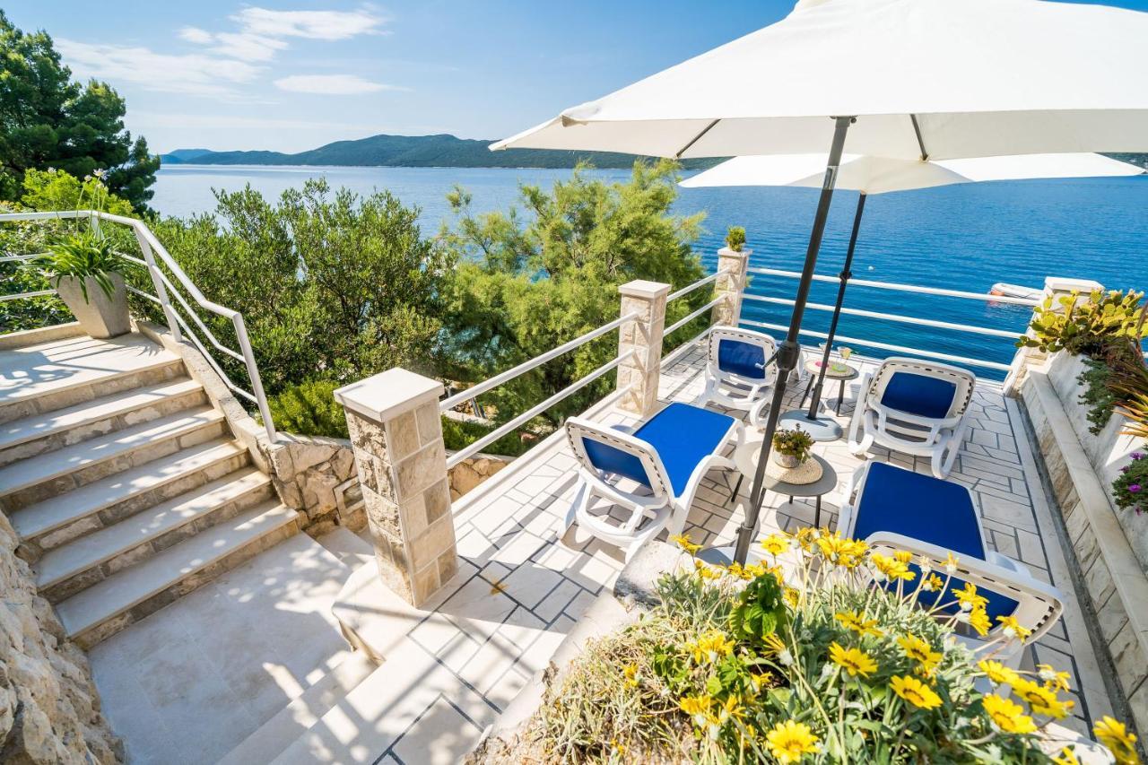 Apartments Ratac Lobrovic With Private Beach And Beautiful Sunset 斯拉诺 外观 照片