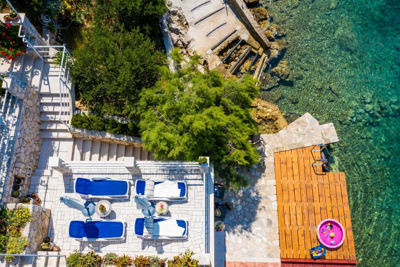Apartments Ratac Lobrovic With Private Beach And Beautiful Sunset 斯拉诺 外观 照片