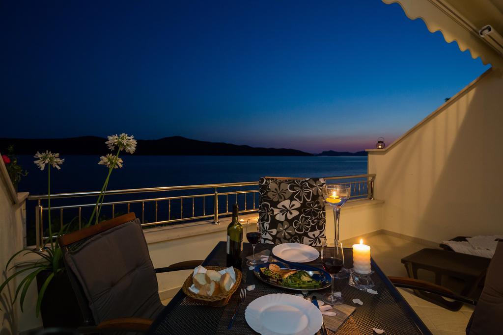 Apartments Ratac Lobrovic With Private Beach And Beautiful Sunset 斯拉诺 外观 照片