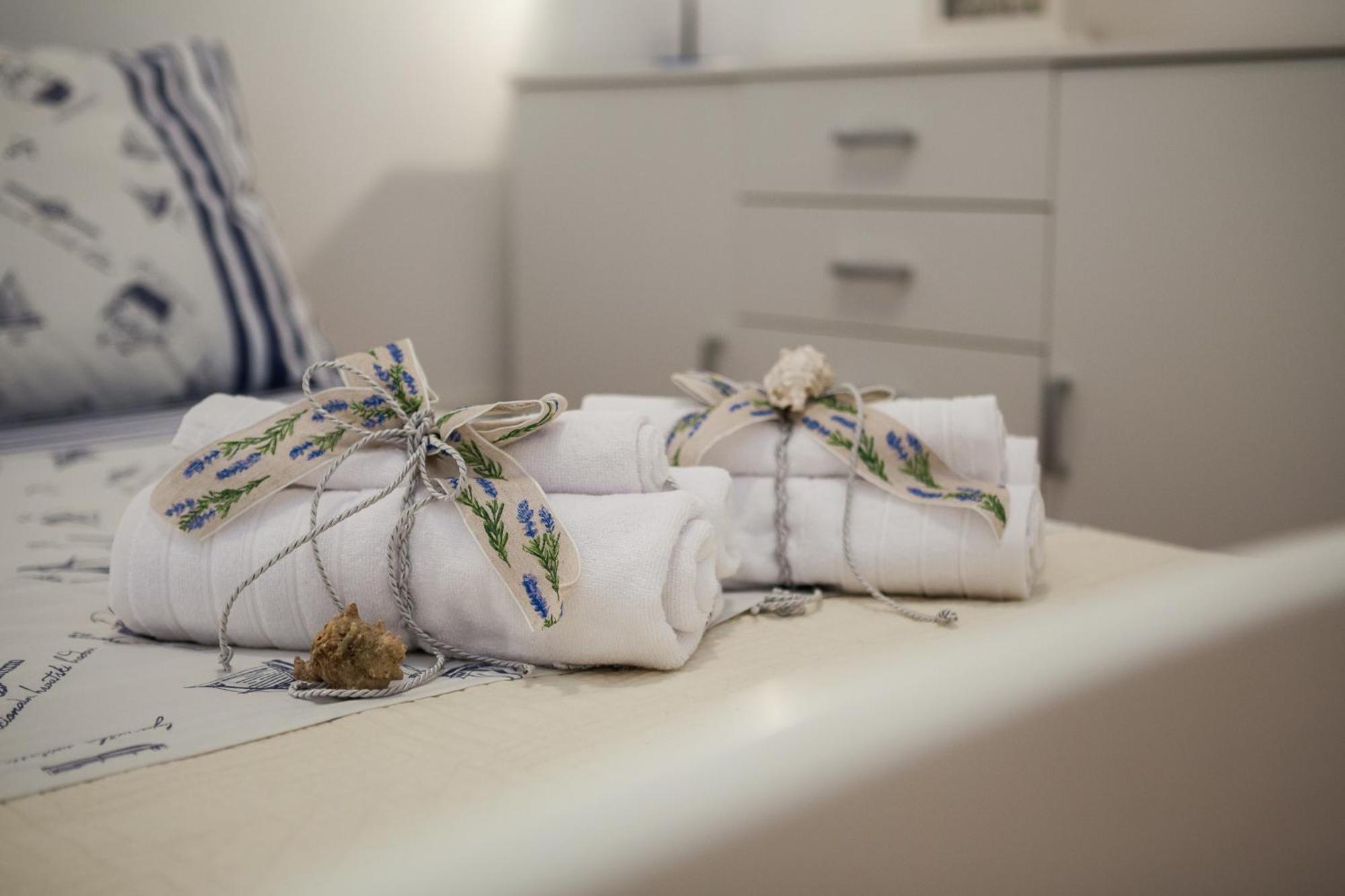 Apartments Ratac Lobrovic With Private Beach And Beautiful Sunset 斯拉诺 外观 照片